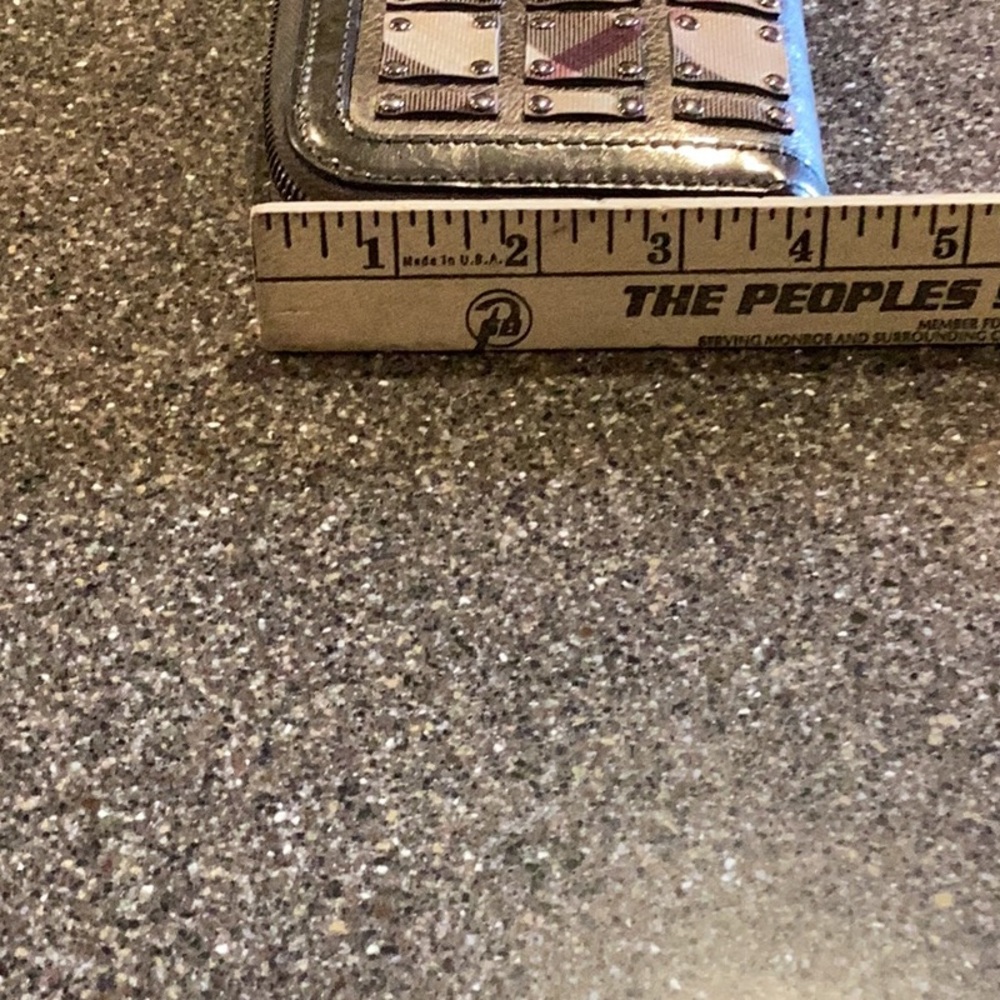 Burberry Zip Around Wallet EUC - Picture 13 of 14